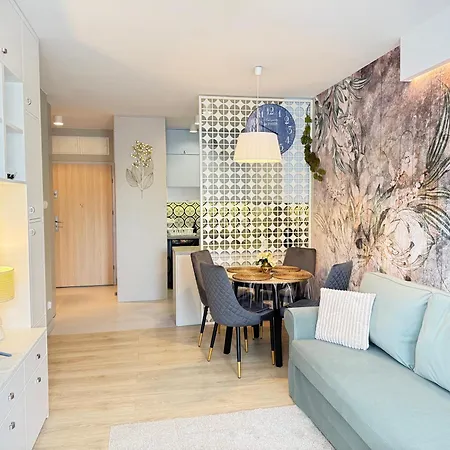 Miodowy Dom Exspanse 44 Z Balkonem I Parkingiem Apartman